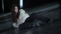Han So Hee Berdarah-darah di Gyeongseong Creature 2