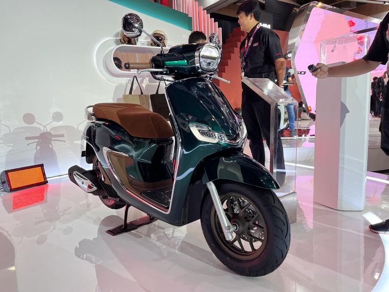 Honda Stylo 160 dengan aksesori resmi AHM