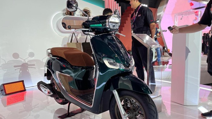 Honda Stylo 160 dengan aksesori resmi AHM