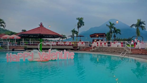 Hotel dengan kolam renang di Mojokerto, Grand Whiz Hotel Trawas.
