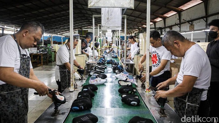 Industri sepatu di PT. Primarindo Asia Infrastruktur (Tomkins).