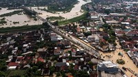 Ruas jalan Semarang-Purwodadi sempat ditutup karena derasnya air yang melimpas ke jalan. Saat ini jalan sudah kembali dibuka.  