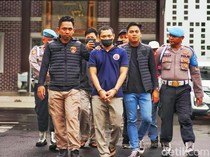 Kades di Karawang Tilap Dana Desa Rp 221 Juta Buat Karaoke-Beli Sabu