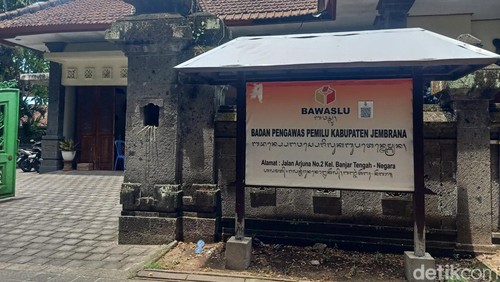 Kantor Bawaslu Jembrana yang berlokasi di Kelurahan Banjar Tengah, Kecamatan Negara, Kabupaten Jembrana, Bali, Selasa (6/2/2024). (I Putu Adi Budiastrawan/detikBali)