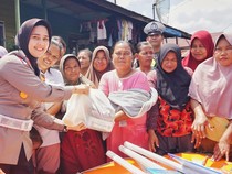 Polantas Rohil Bagikan Sembako-Pakaian ke Korban Banjir Sambil Ajak Warga Nyoblos