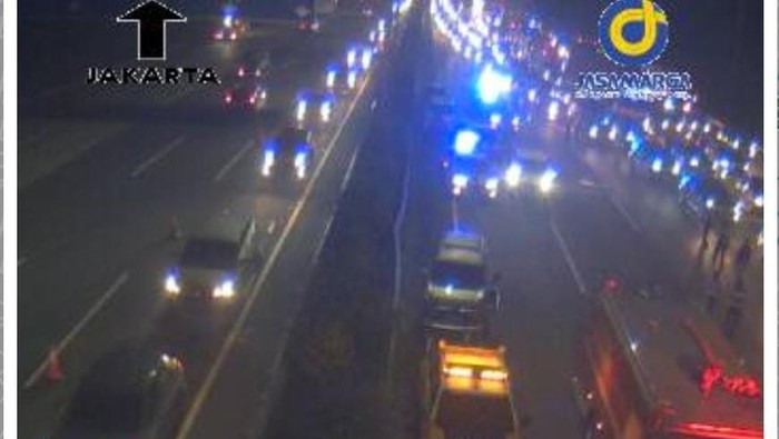 Kemacetan di ruas Tol Jagorawi KM 17 pada Selasa (6/2/2024)-(dok. Travoy)