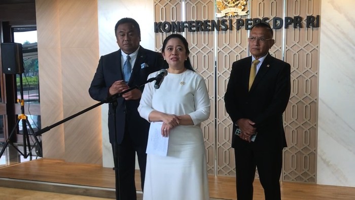 Ketua DPR RI Puan Maharani menanggapi soal kritikan dari kalangan akademis kepada Presiden Joko Widodo (Jokowi) terkait demokrasi di Pemilu 2024.
