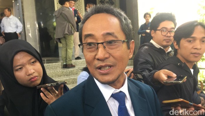 Komisi B Forum Dewan Guru Besar UB Prof Dr Rachmad Safa`at.