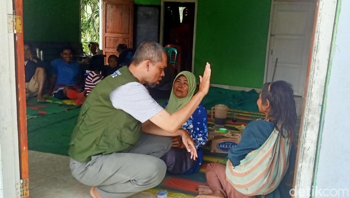 Korban tertimbun tanah longsor di Desa Nagasari, Kecamatan Pagentan, Banjarnegara berhasil diselamatkan, Selasa (6/2/2024).