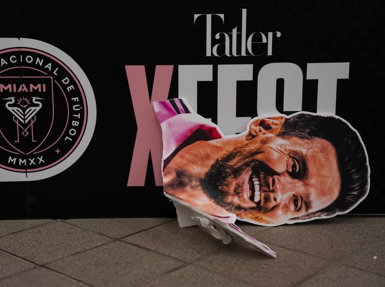 Momen Messi Dirujak di Hong Kong