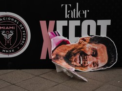 Poster Messi sampai dirobek-robek oleh para fansnya (AP)
