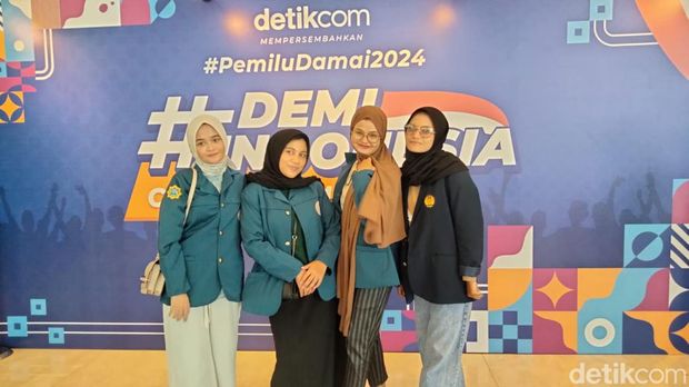 Mahasiswa Surabaya antusias hadir di #DemiIndonesia