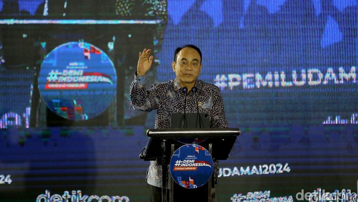 Menkominfo Budi Arie Setiadi membuka acara Demi Indonesia Cerdas Memililh di Surabaya Jawa Timur.
