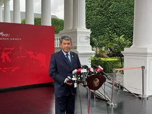 Menlu Malaysia Tepergok Merokok di Area Terlarang, Siap Didenda