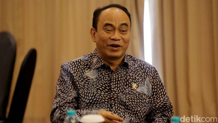 Menteri Komunikasi & Informatika (Menkominfo) Budi Arie Setiadi saat menghadiri acara Demi Indonesia Cerdas Memilih di Surabaya