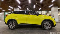 Qu Jizong selaku Executive Vice President PT Chery Sales Indonesia (CSI) membenarkan, Airlangga Hartarto merupakan pemilik pertama Omoda E5 di dunia. Menurutnya, Airlangga meminta kelir kuning karena itu merupakan warna kesukaannya. Foto: Septian Farhan Nurhuda / detik.com
