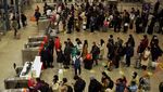 Mudik Imlek, Stasiun Kereta di Shanghai Penuh Penumpang
