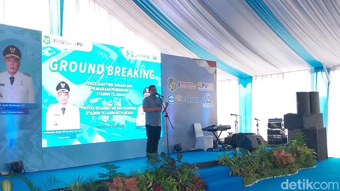 Nuasana warna biru muda di kegiatan Ground Breaking Stadion Teladan Medan. (Finta Rahyuni/detikSumut)