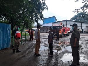 Kebocoran Gas Amonia Pabrik Es Bikin Puluhan Orang Dibawa ke RS