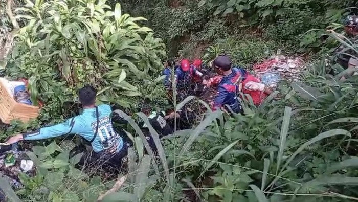 Pelajar ditemukan meninggal di dasar jurang Ngarai Sianok, Bukittinggi. (Foto: Istimewa).