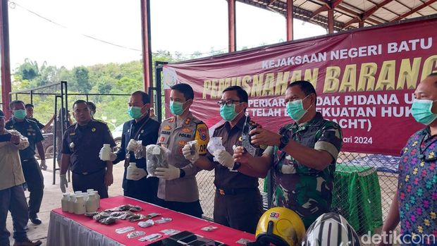 Pemusnahan barang bukti Kejari Kota Batu