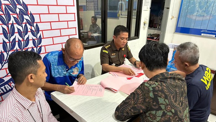 Penyidik Kejati Sulsel Serahkan Berkas Perkara Korupsi PT Surveyor ke JPU. Dokumen Istimewa