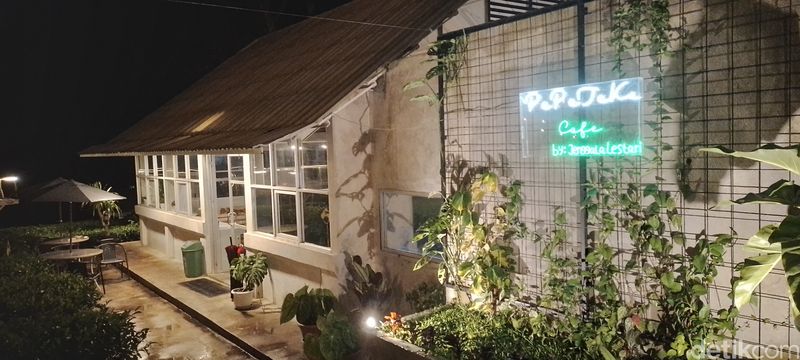 PePeTeKa, sebuah kafe di kawasan Pusat Penelitian Teh Gambung dan Cina (PPTK) di Kecamatan Pasir Jambu, Kabupaten Bandung.