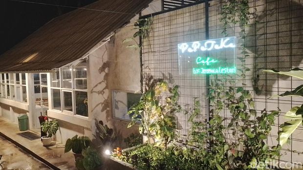 PePeTeKa, kafe di area Pusat Penelitian Teh dan Kina (PPTK) Gambung di Kecamatan Pasir Jambu, Kabupaten Bandung.