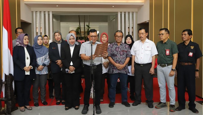 Pernyataan sikap sejumlah rektor Perkumpulan Perguruan Tinggi Nasionalis Indonesia (Pertanasia) di Surabaya.