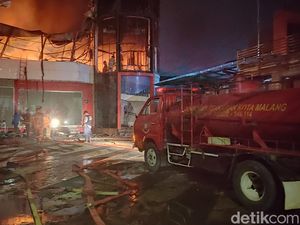 Kebakaran Gudang Ekspedisi di Kota Malang Padam