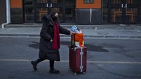 Pemerintah Beijing bahkan menggelontorkan dana khusus untuk pembersihan salju di jalan raya di 11 provinsi. Hal itu dilakukan untuk memastikan perjalanan mudik yang aman.
