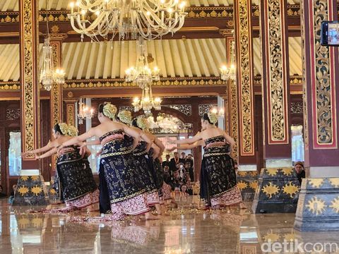 Prosesi Jumenengan SISKS ke-20 di Keraton Kasunanan Surakarta, Selasa (6/2/2024).