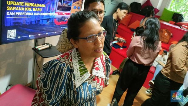 PT Kereta Commuter Indonesia (KCI) mengungkapkan alasan memilih kereta rel listrik (KRL) dari China dibandingkan kereta bekas Jepang. Vice President Corporate Secretary KCI Anne Purba menyebut alasannya karena faktor harga. (CNBC Indonesia/Ferry Sandi)