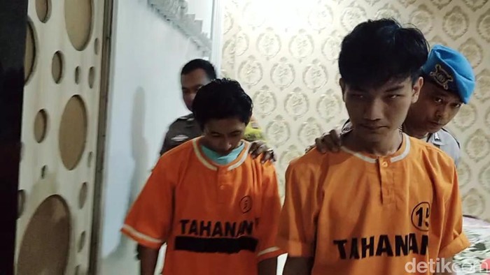 Rifki Novansyah (22) dan M. Amin (22) warga Bandar Lampung, pelaku penusukan Reza Irawan hingga tewas.