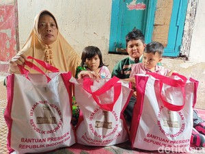 Staf Presiden RI Kunjungi Rumah Iki Bocah yang Jualan Hidupi Nenek-3 Adik