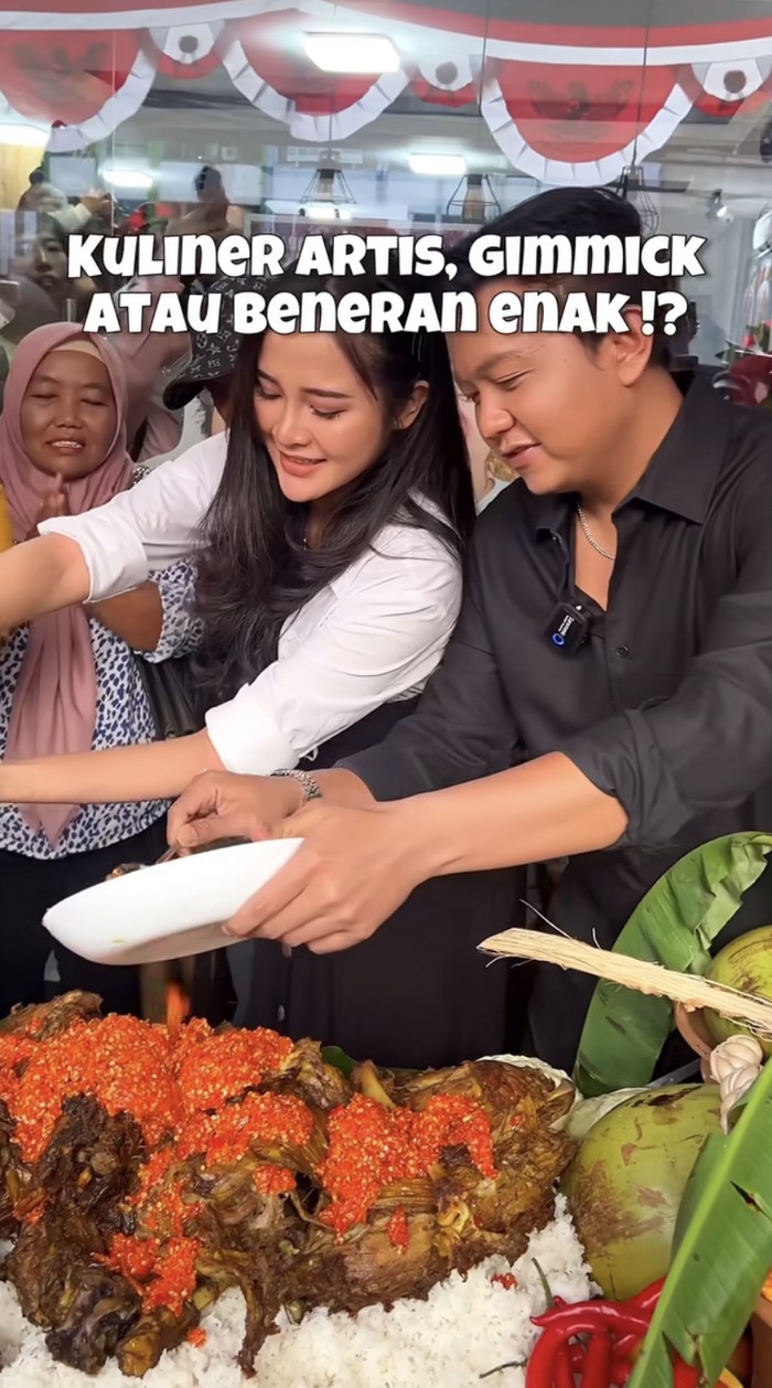 Romantisnya Denny Caknan dan Bella Bonita Saat Makan Soto Bareng Romantisnya Denny Caknan dan Bella Bonita Saat Makan Soto Bareng
