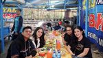 Romantisnya Denny Caknan dan Bella Bonita Saat Makan Soto Bareng
