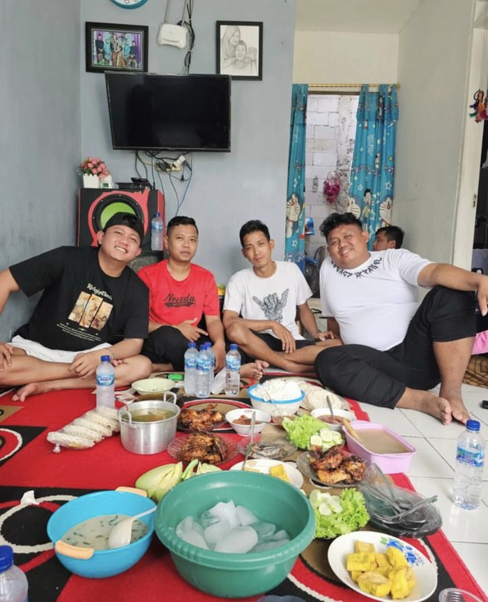 Romantisnya Denny Caknan dan Bella Bonita Saat Makan Soto Bareng Romantisnya Denny Caknan dan Bella Bonita Saat Makan Soto Bareng