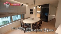Sebelum menikah, Lee Seung Gi diketahui tinggal sendiri. Namun, ia tetap memiliki ruang makan meja berkapasitas enam orang. Meja makannya berbentuk bulat dengan lampu unik yang menggantung di atasnya.