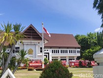 Armada Damkar Bone Diparkir di Kantor Bupati Buntut 250 Honorer Mogok Kerja