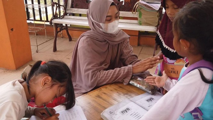 Suasana Kampung Buku