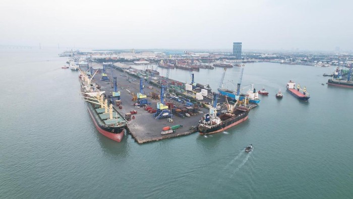 Terminal Jamrud yang dioperasikan oleh SPMT