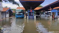 Ketinggian air sekitar 10-25 cm/Foto: Suparno/detikJatim