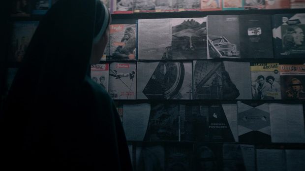 Cuplikan adegan dalam film The Nun II (2023).