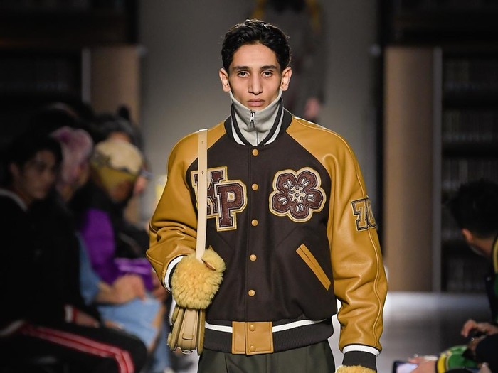 Model on the runway at Kenzo Mens Fall 2024 as part of Paris Mens Fashion Week held at Bibliothèque Nationale on January 19, 2024 in Paris, France. (Photo by Giovanni Giannoni/WWD via Getty Images)