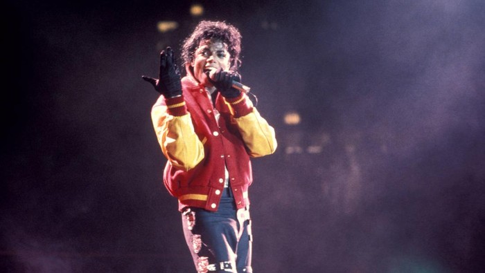 UNITED STATES - MARCH 01: MADISON SQUARE GARDEN Photo of Michael JACKSON, Michael Jackson performing on stage, performing Thriller - Bad Tour (Photo by George De Sota (ID 5073478)/Redferns)
