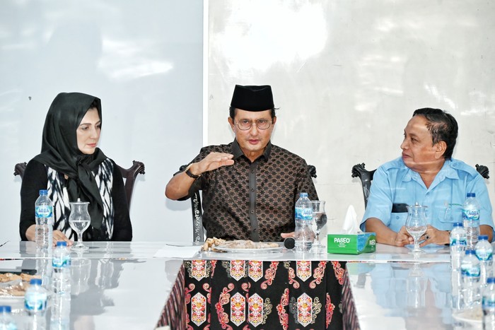 Wakil Ketua MPR RI Fadel Muhammad melakukan kunjungan kerja ke Provinsi Gorontalo. Di sela kunjungannya, ia menyempatkan diri mengunjungi pabrik gula PT PG Gorontalo.