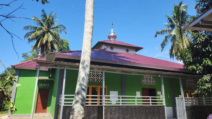 AKBP Agus Dwiyanto membangun masjid di Mamuju dan Mamasa, Sulbar.