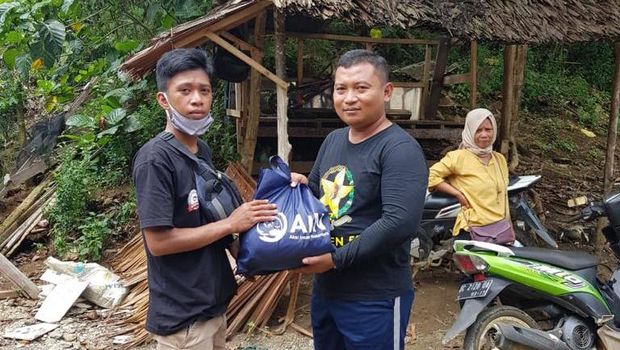 AKBP Agus Dwiyanto membangun masjid di Mamuju dan Mamasa, Sulbar.