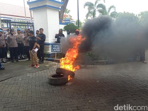Pemkab Sampang Digeruduk 2 Aksi Demo Pro dan Kontra Pj Bupati